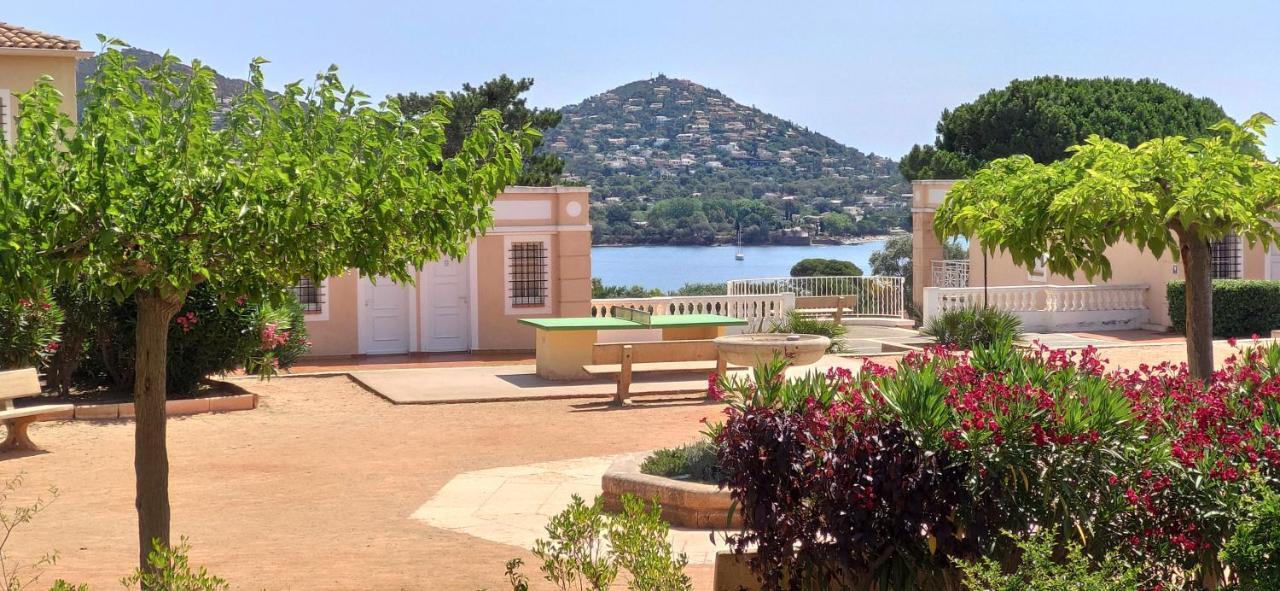 Agay Cap Esterel, Le Village Belvedere T2 Climatise Rez-De-Jardin, Vue Mer, Piscine Et Parking Inclus Saint-Raphaël エクステリア 写真